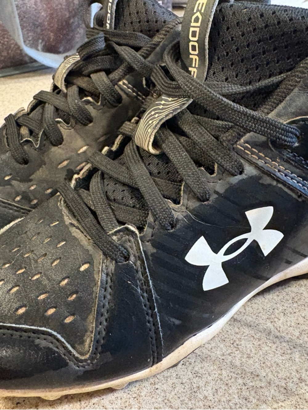 Under Armour Boys Leadoff Low RM Black Baseball Softball Cleats Shoes Kids 2 - Picture 2 of 6